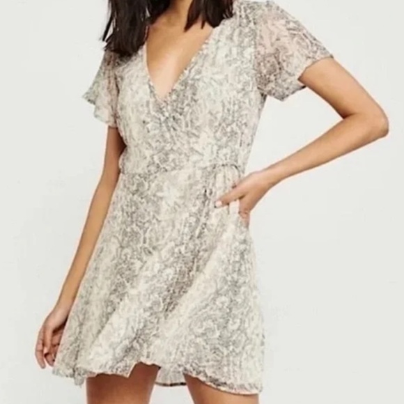 Abercrombie & Fitch Snakeskin Short Sleeve Wrap Mini Dress - Picture 1 of 6